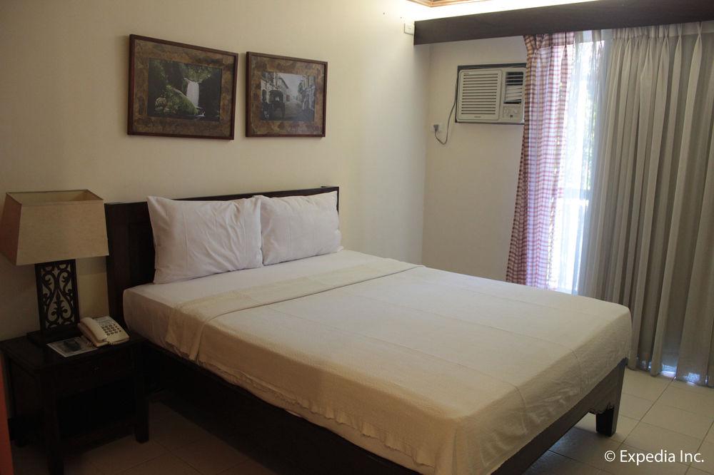 Ilocos Norte Hotel & Convention Center Лаоаг Экстерьер фото
