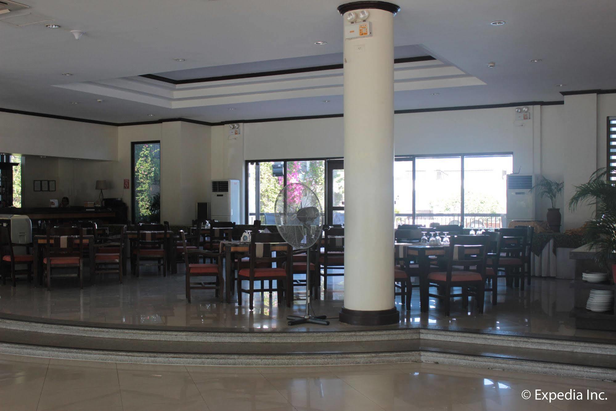 Ilocos Norte Hotel & Convention Center Лаоаг Экстерьер фото