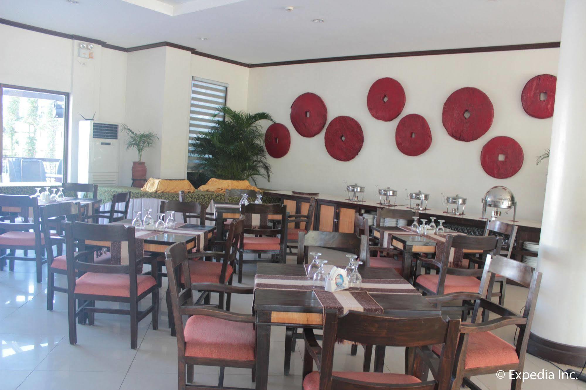 Ilocos Norte Hotel & Convention Center Лаоаг Экстерьер фото