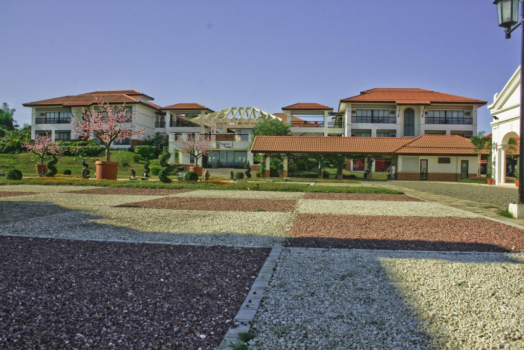 Ilocos Norte Hotel & Convention Center Лаоаг Экстерьер фото