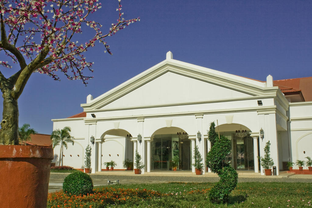 Ilocos Norte Hotel & Convention Center Лаоаг Экстерьер фото