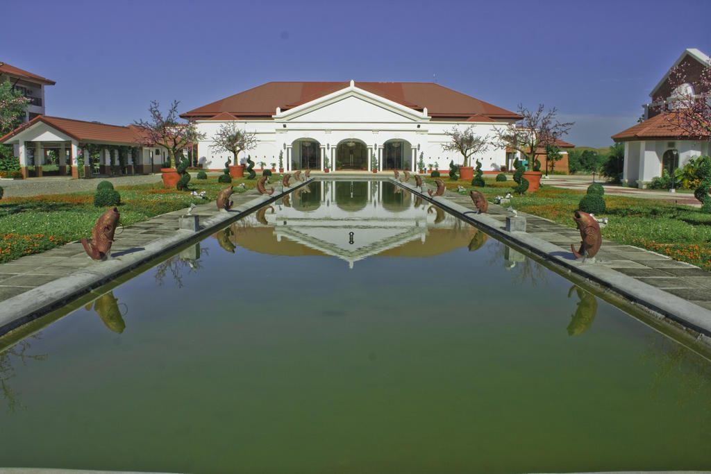 Ilocos Norte Hotel & Convention Center Лаоаг Экстерьер фото