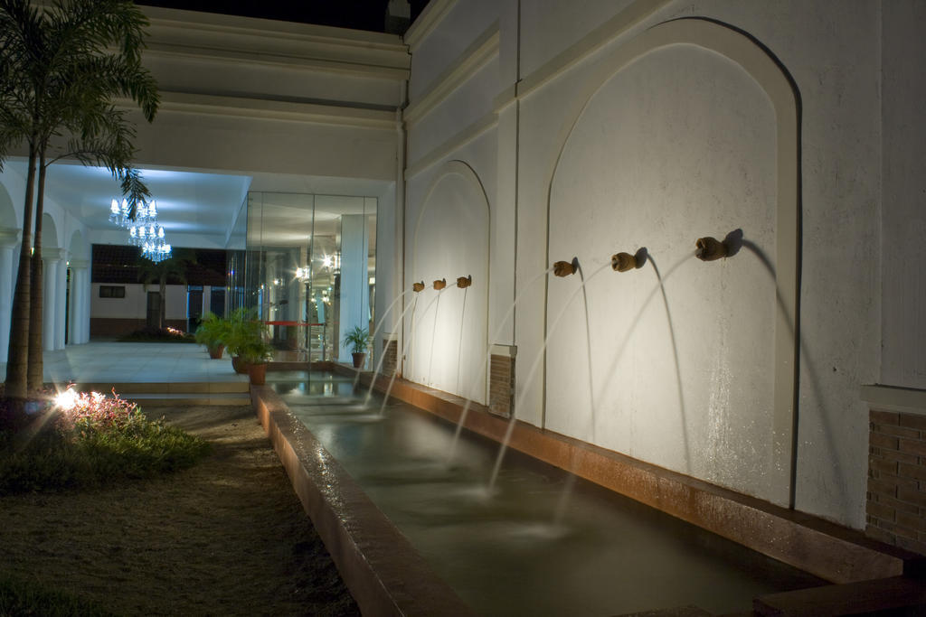 Ilocos Norte Hotel & Convention Center Лаоаг Экстерьер фото