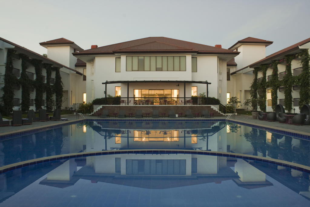 Ilocos Norte Hotel & Convention Center Лаоаг Экстерьер фото